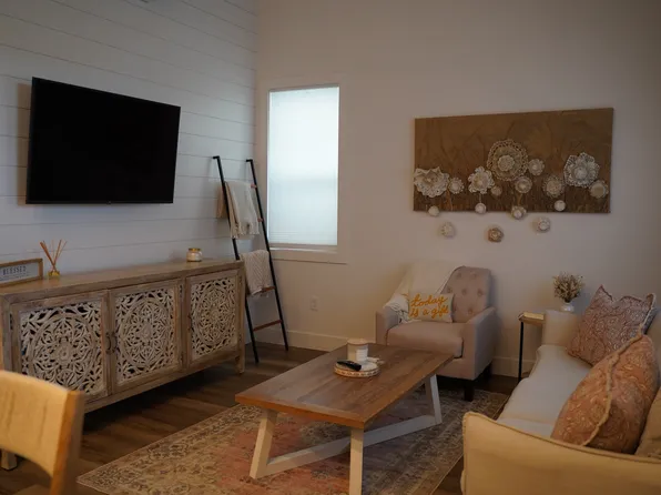 (undisclosed Address), McMinnville, OR 97128