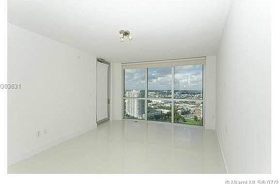 3rd image of 1750 N Bayshore Dr APT 2515