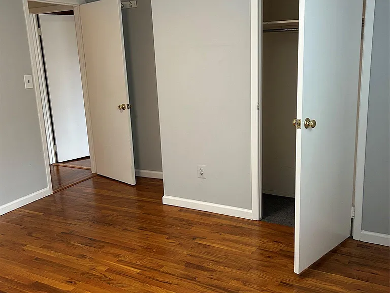 14 Walnut Ave E — Photo 4