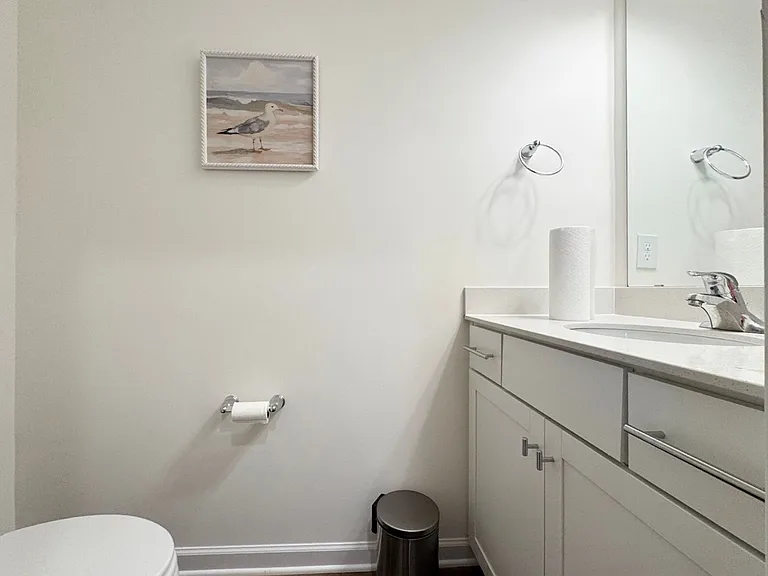 612 Columbus Cir — Photo 16