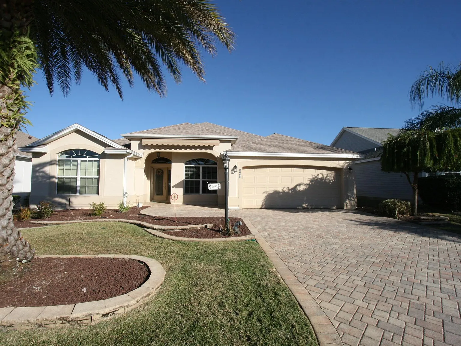 3 bed, 1927 sqft, $2,300 — Photo 2