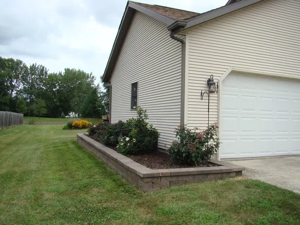 2220 Cloverfield Ln, Springfield, IL 62711