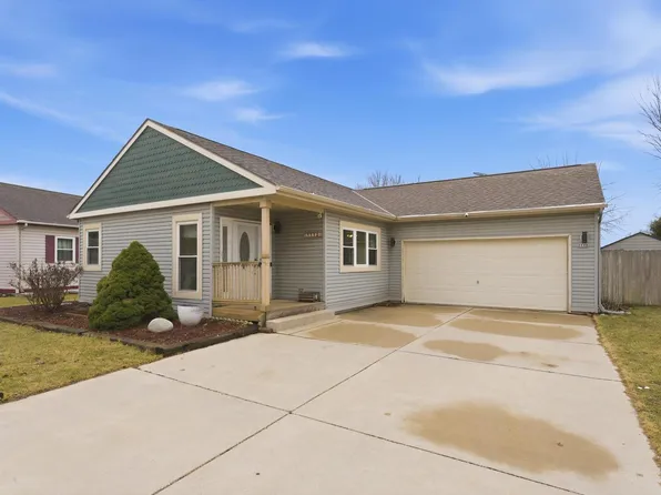 1112 Lombardi Way, Waukesha, WI 53186