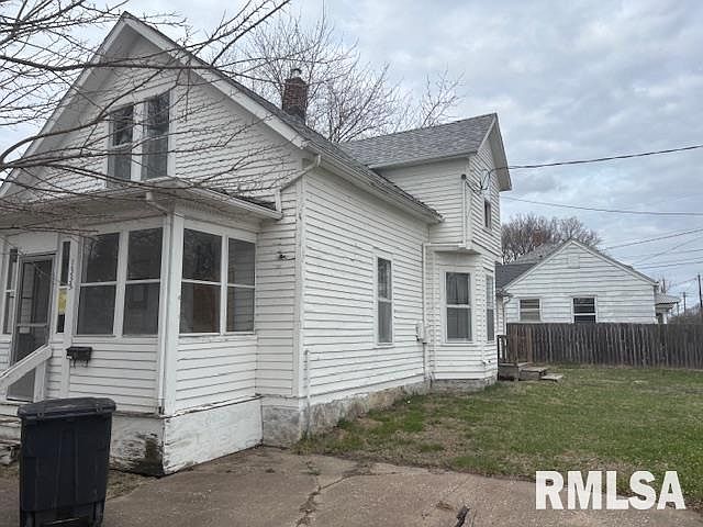 2nd image of 1335 42nd St
