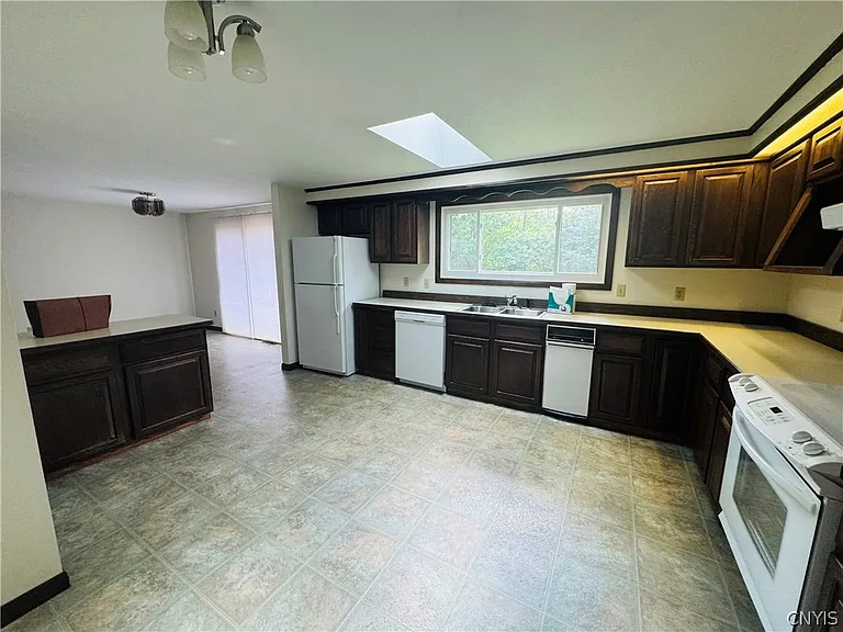 5336 Caughdenoy Rd — Photo 5
