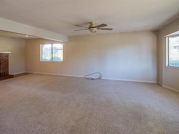 3rd image of 19436 Hillsdale Dr