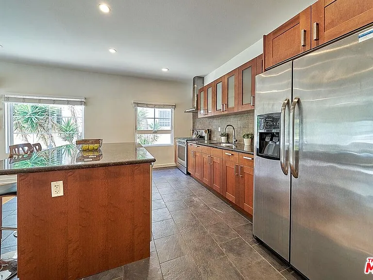 614 N Genesee Ave — Photo 12