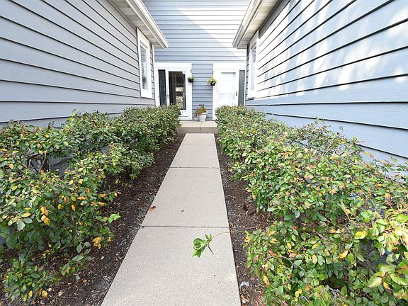 3rd image of 2750 The Mews