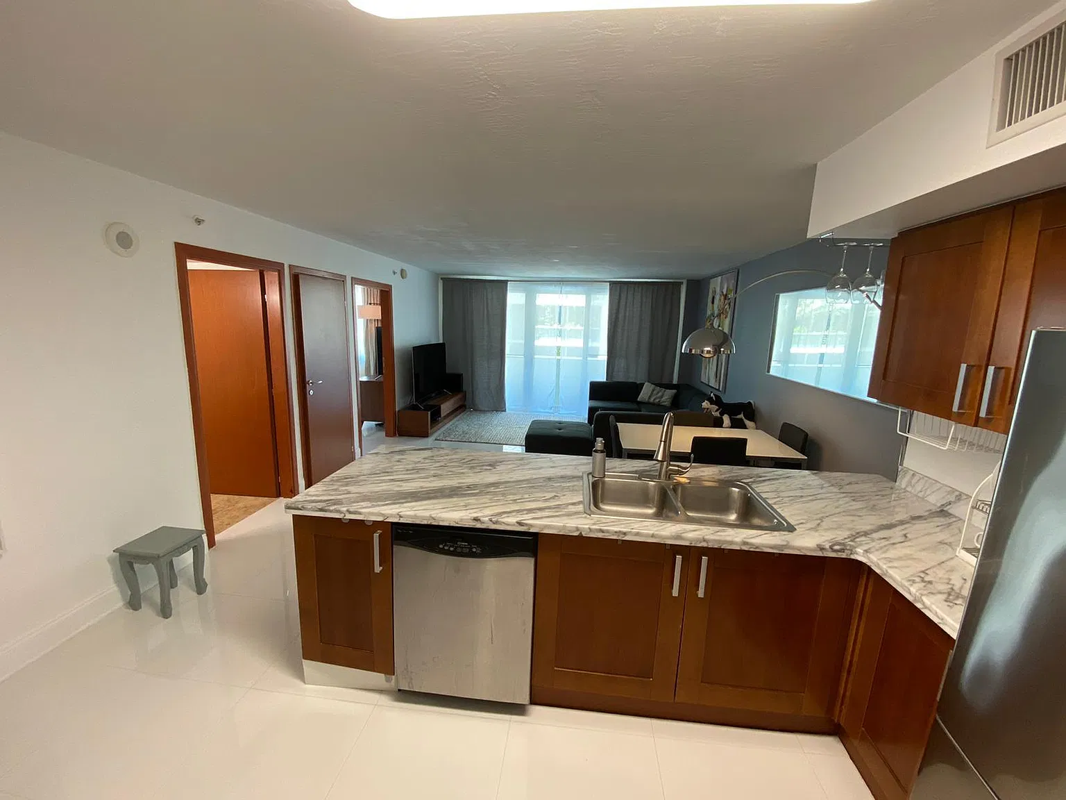 9499 Collins Ave — Photo 2