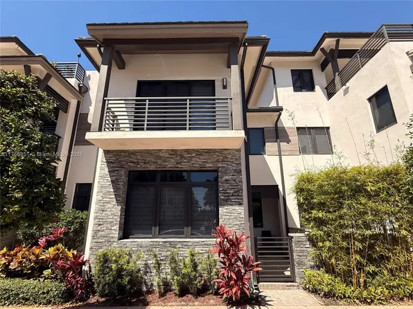 8437 NW 47th St, Doral, FL 33166