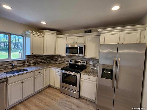 2nd image of 30 W Pond Ct