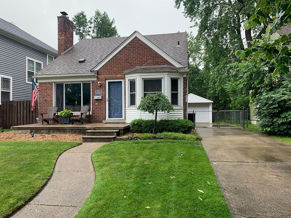 1st image of 222 N Rembrandt Ave