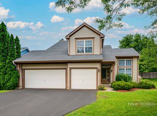 404 Fairfax Ln, Grayslake, IL