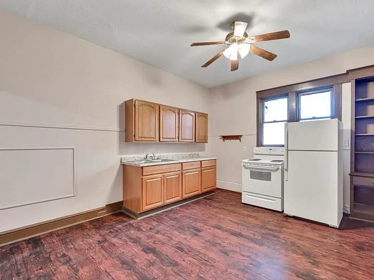 611 E Market St #1 — Photo 12
