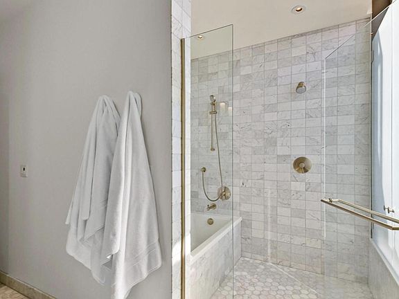 5th image of 1700 N Lincoln St #2B