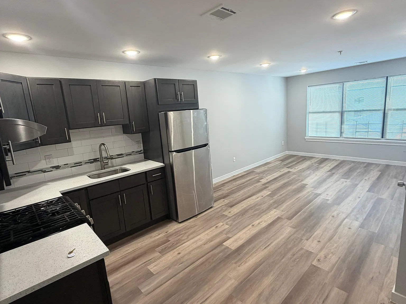 1 bed, $1,677 — Photo 3