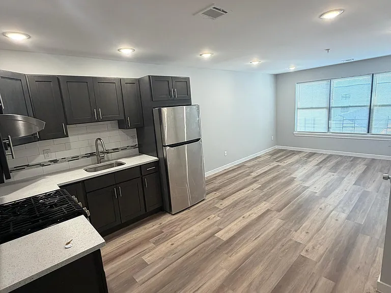 77 Park Ave #405 — Photo 3