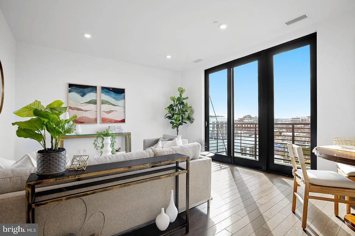 1 bed, 612 sqft, $2,300 — Photo 2