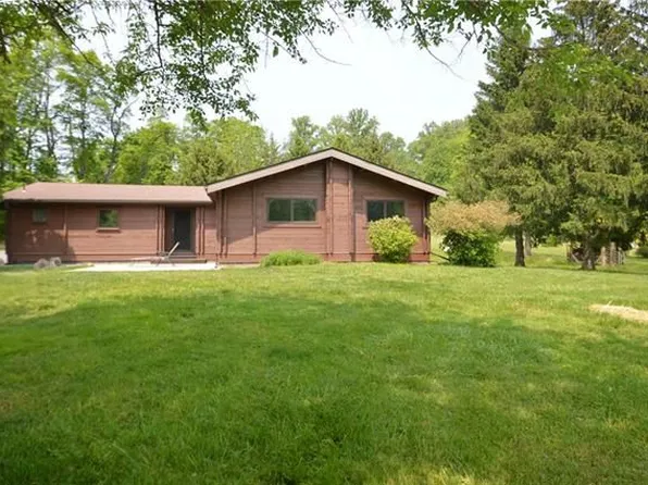 2300 Knoll Ln, Hellertown, PA 18055