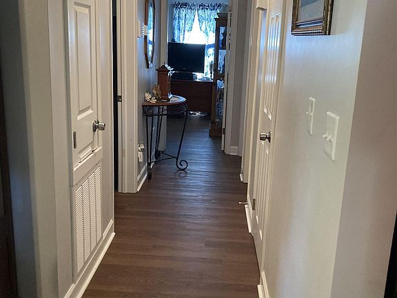 5th image of 215 Teakwood Dr