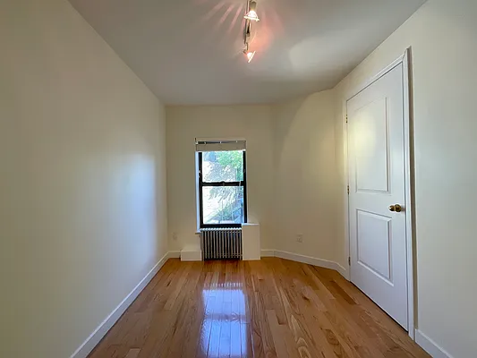 Rented by Compass | media 30