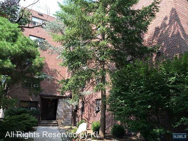 1st image of 411 Park Pl APT 2B