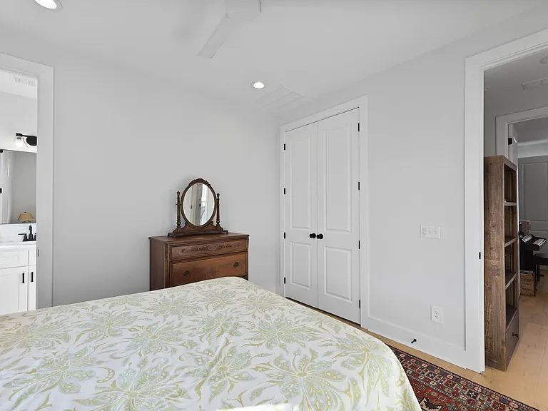 48 Aiken St — Photo 8
