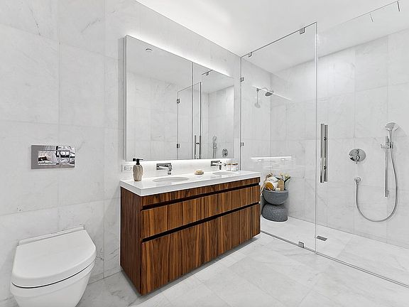 5th image of 244 E 52nd St #2C