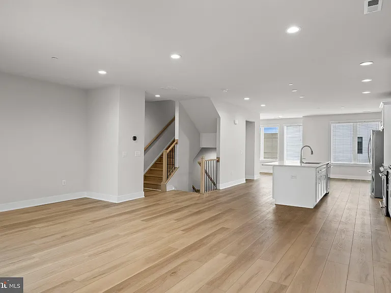 2150 Northbank Pl #143 — Photo 8