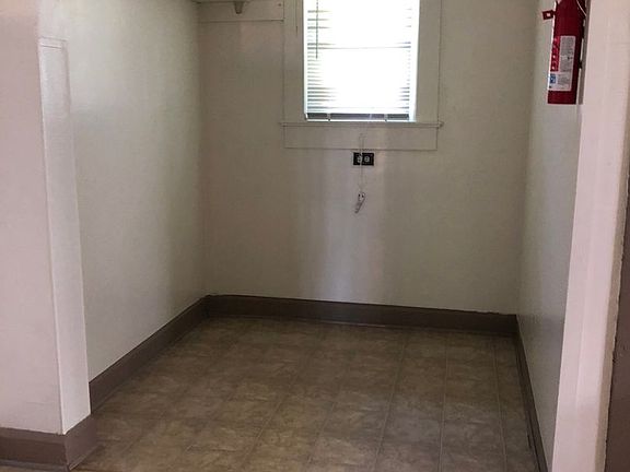 4th image of 415 N Lincoln St