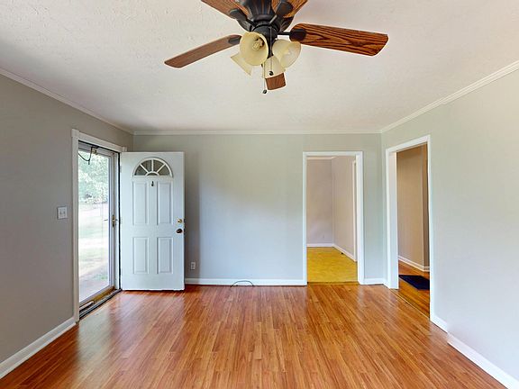 3rd image of 1531 Defoe St
