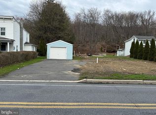 1222 Valley Rd, Pottsville, PA 17901