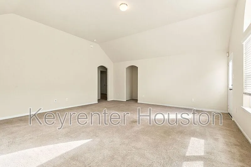 3 bed, 2.0 bath, 1750 sqft, $2,000 — Photo 3