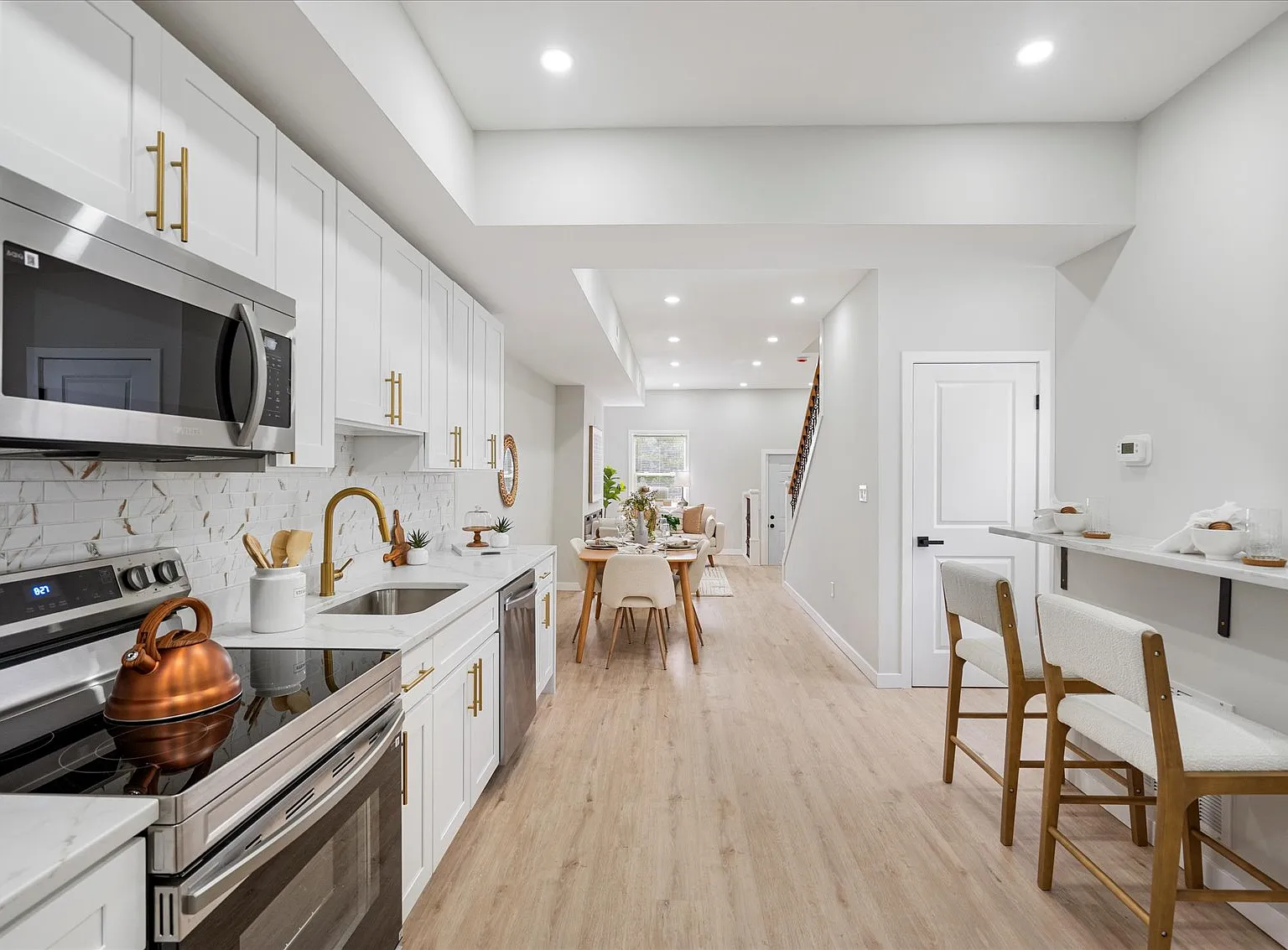 5 bed, 3.5 bath, 2227 sqft, $2,789 — Photo 3