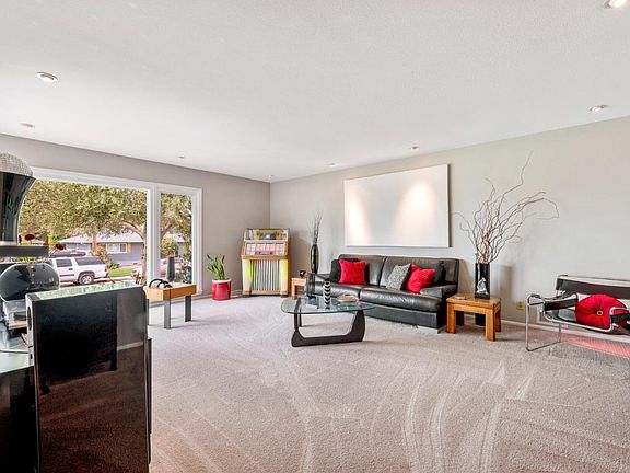 4th image of 30 Oakmore Dr