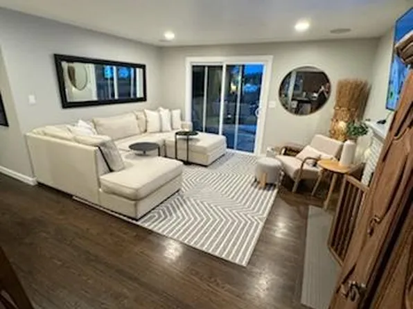 112 110th Pl SE, Bellevue, WA 98004