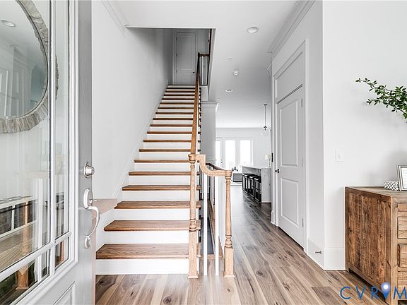 5th image of 347 Becklow Ave