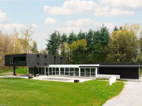 66 Weirs Ln, Dundas, ON L9H 5E3