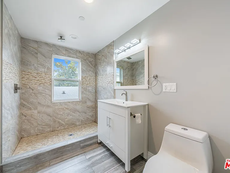 1357 Seward St — Photo 30