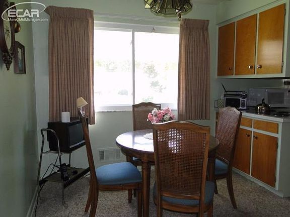 5th image of 2173 Briar Ln