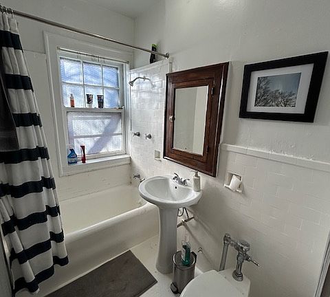 3rd image of 1154 W Lunt Ave APT 117