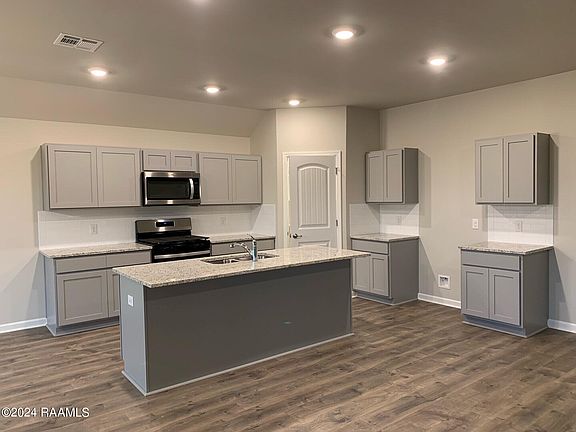2nd image of 7019 Silver Lake Dr