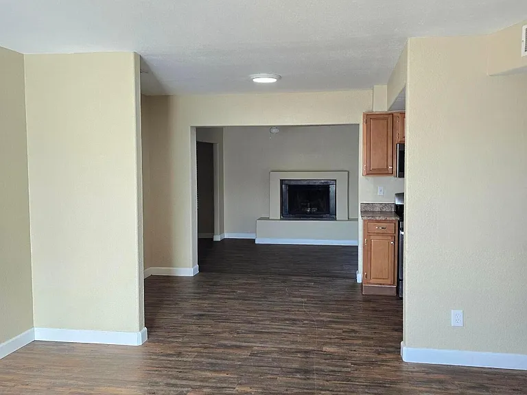 9002 W Roma Ave — Photo 3