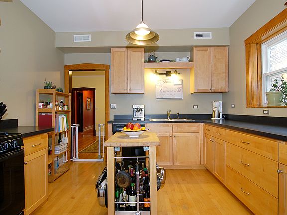 5th image of 3936 N Monticello Ave #2S