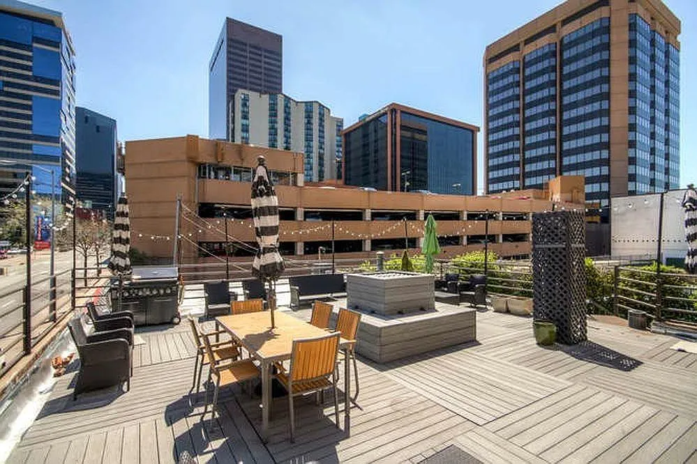 2 bed, 2.5 bath, 3100 sqft, $6,500 — Photo 1