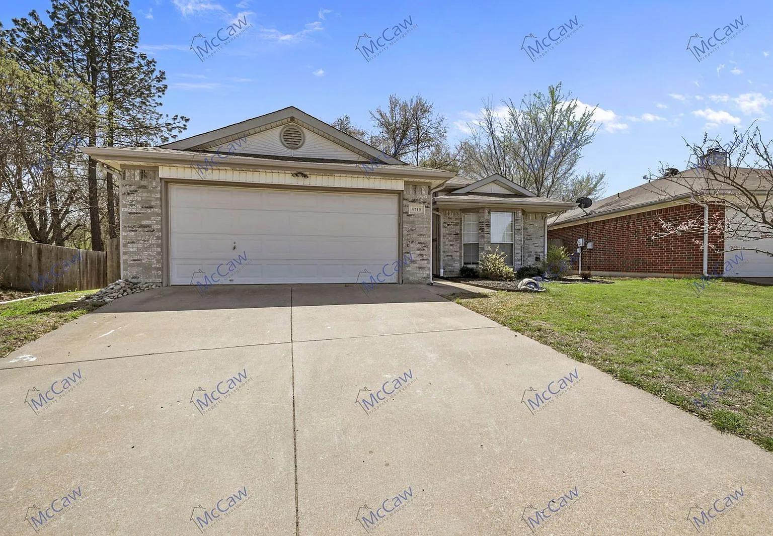 3 bed, 2.0 bath, 1484 sqft, $2,200 — Photo 2