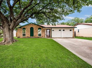 429 Edwards Dr, Saginaw, TX 76179