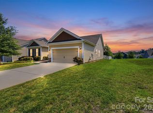 294 Robinwood Ln, Lake Wylie, SC 29710