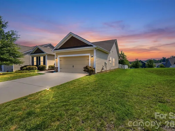294 Robinwood Ln, Lake Wylie, SC 29710