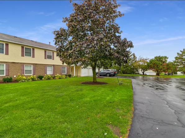 673 Thorntree Ct APT D2, Bartlett, IL 60103
